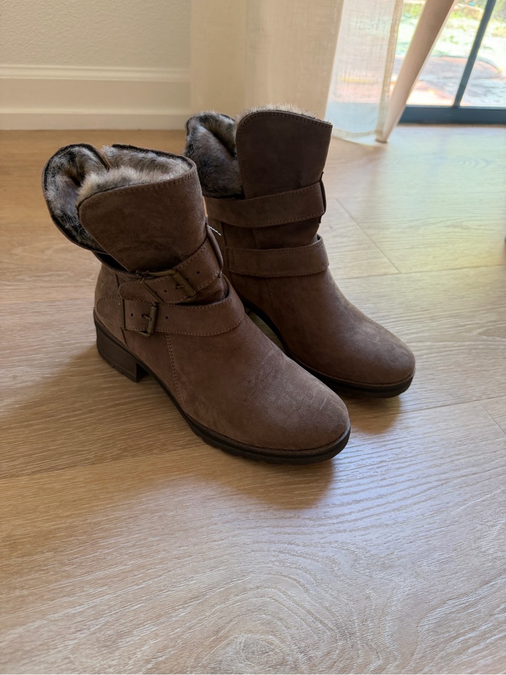 White Mountain Women's US 7 Brown Faux-Suede Fur-Lined Ankle Boots